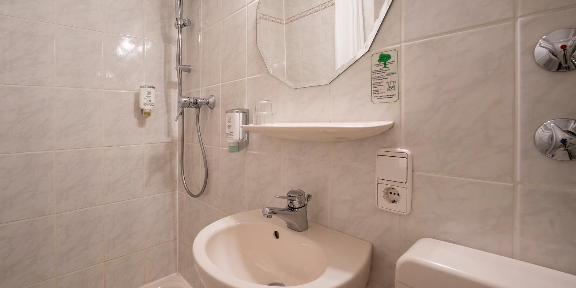 Standard Single Room,1605193981:JPEG