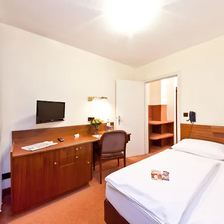 Plaza Inn Rieker Stuttgart Hauptbahnhof-3